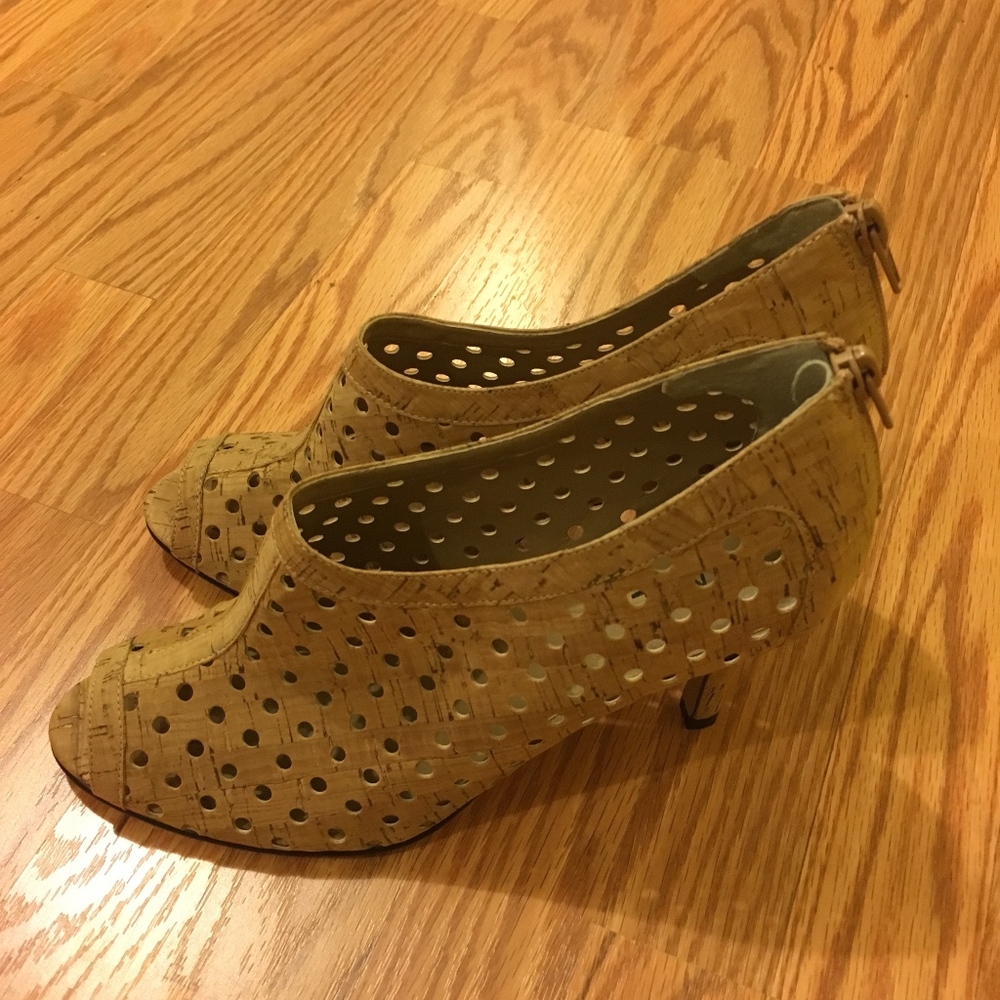 Vaneli Heels